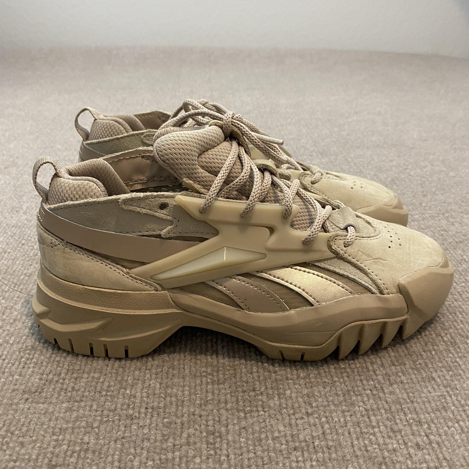 Reebok Cardi B Shoes Womens Size 8 Beige Chunky Platform Cushioned Sneakers
